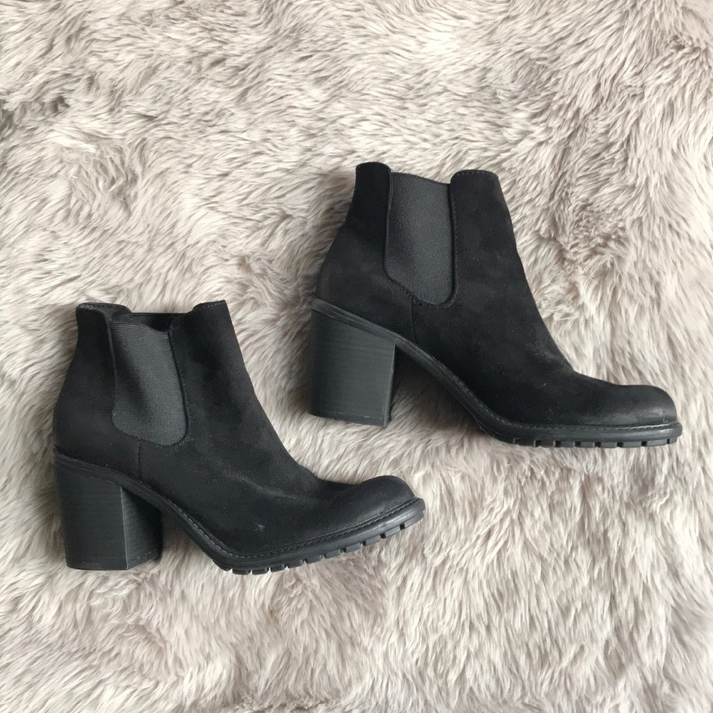 Like New Black Booties (9)